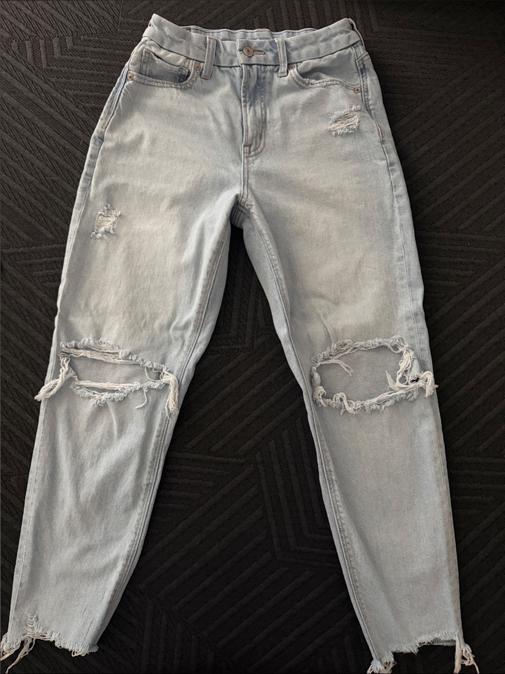 American Eagle Outfitters Light Blue Distressed CURVY MOM Jeans
